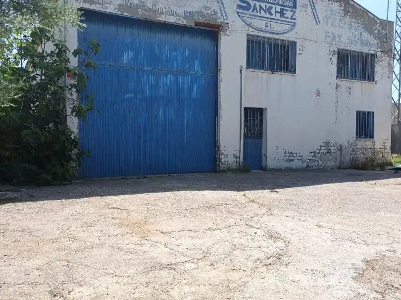 Vista exterior de Terreny industrial en venda en El Viso de San Juan