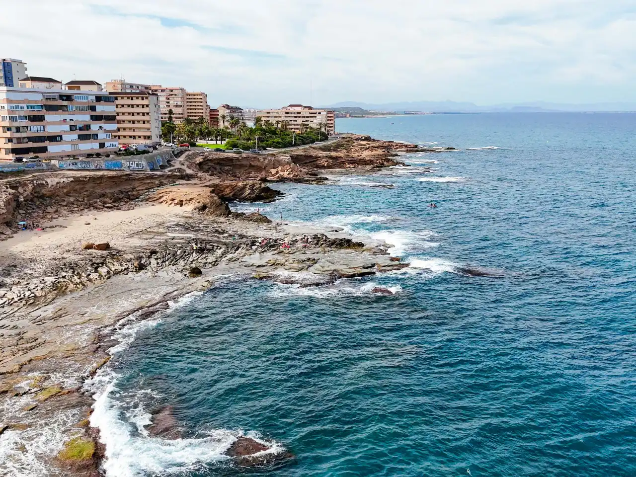 Vista exterior de Casa adosada en venda en Torrevieja amb Aire condicionat, Calefacció i Jardí privat