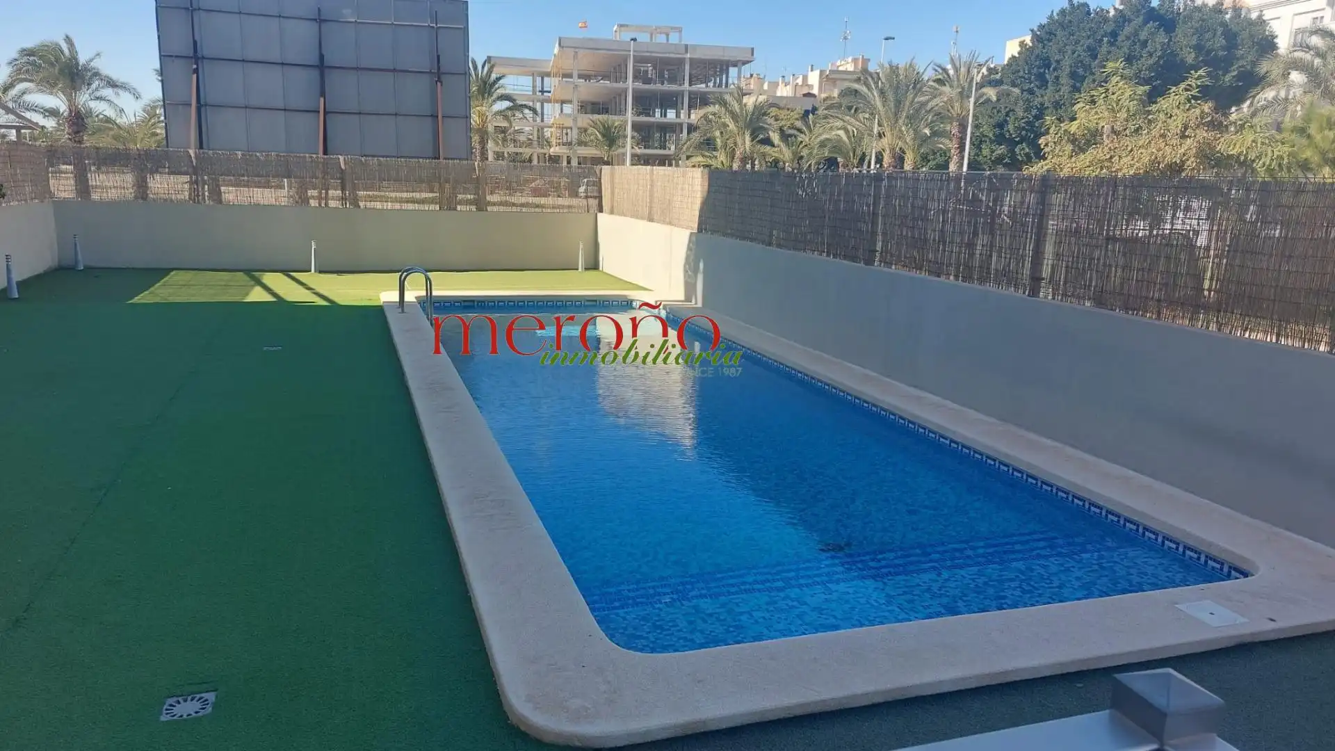 Piscina de Piso de alquiler en Elche / Elx con Terraza y Piscina comunitaria