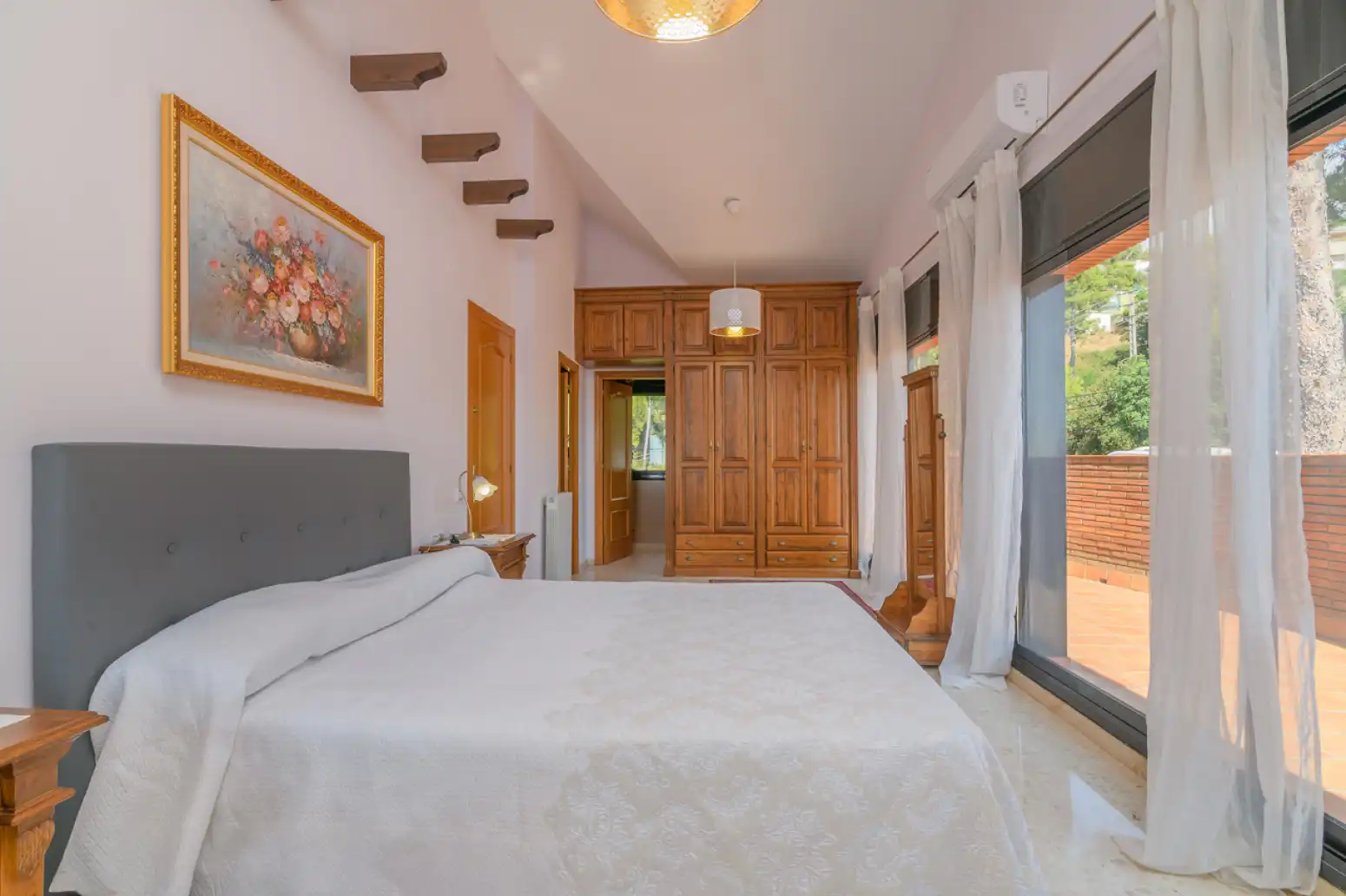Habitación de Casa o chalet de alquiler en Viladecans con Terraza, Piscina y Balcón