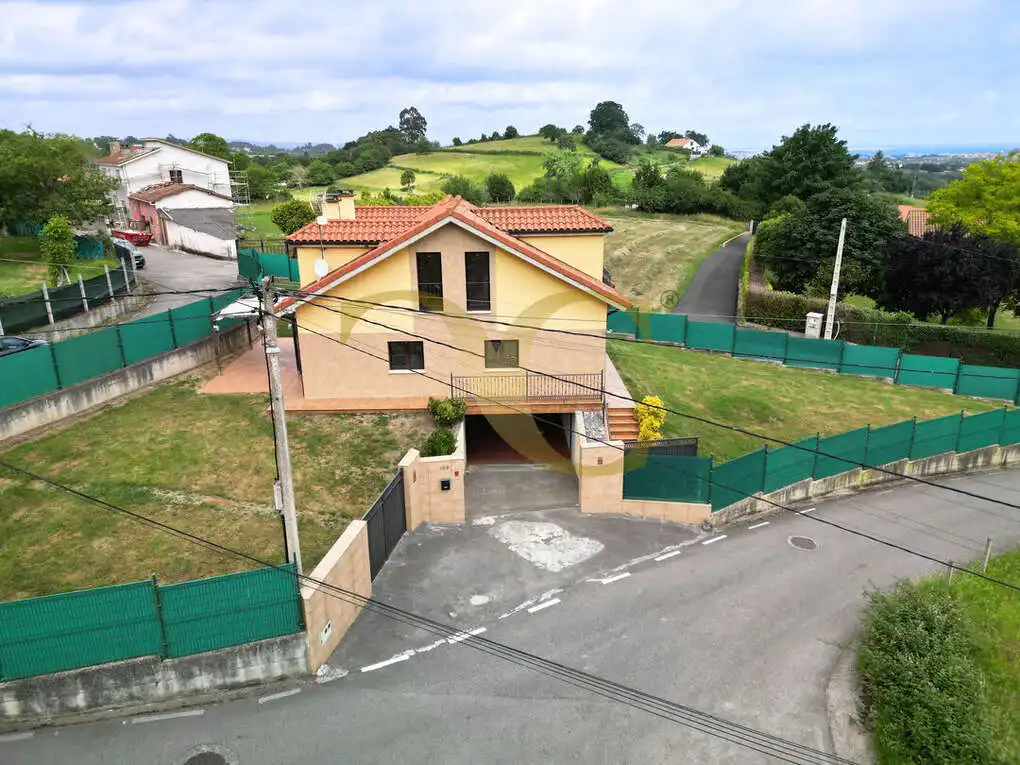 Casa o chalet en venta en Gijón  con Calefacción, Jardín privado y Balcón