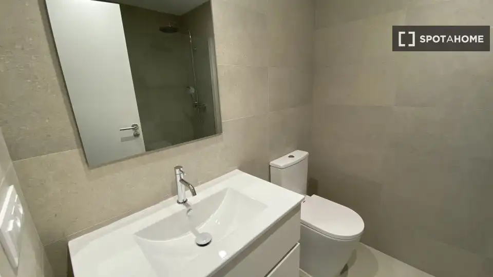 Baño de Piso de alquiler en Valencia con Aire acondicionado, Calefacción y Amueblado