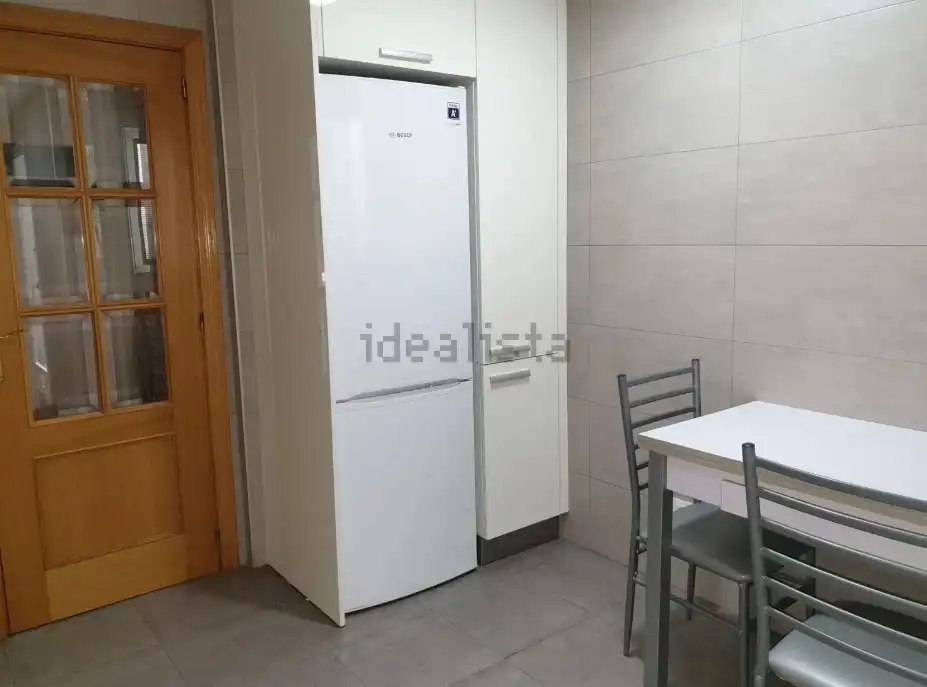 Cuina de Pis de lloguer en Moncada amb Aire condicionat, Terrassa i Moblat