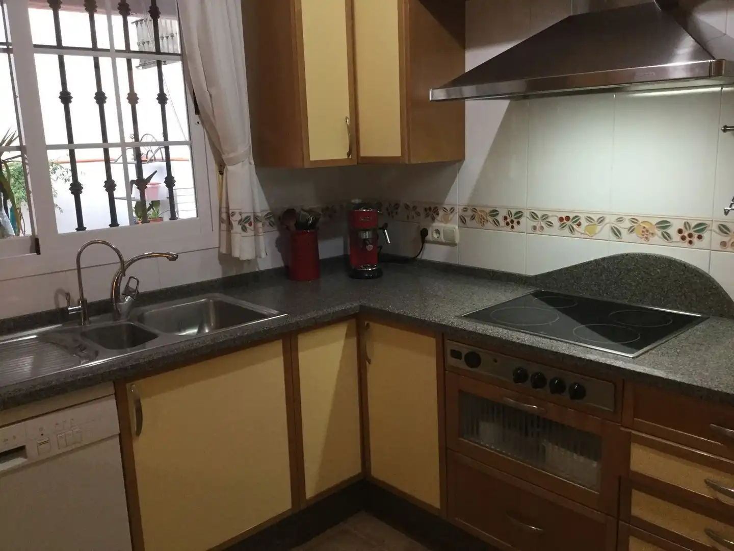Cuina de Casa o xalet en venda en Arcos de la Frontera amb Aire condicionat, Terrassa i Traster