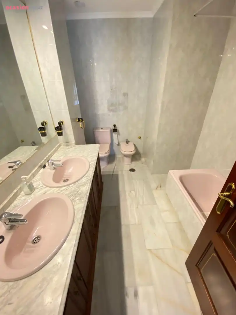Bathroom of Flat for rent in Córdoba  with Air Conditioner, Terrace and Furnished