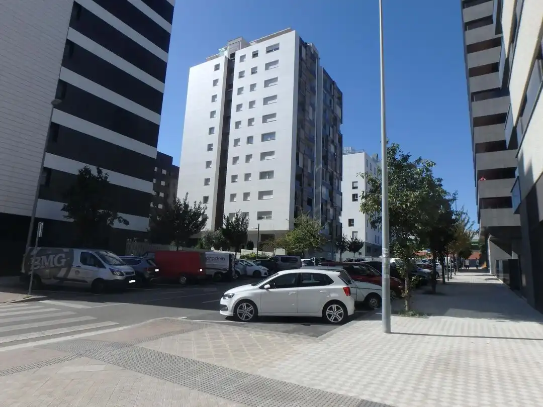 Garage for rent in Lezkairu