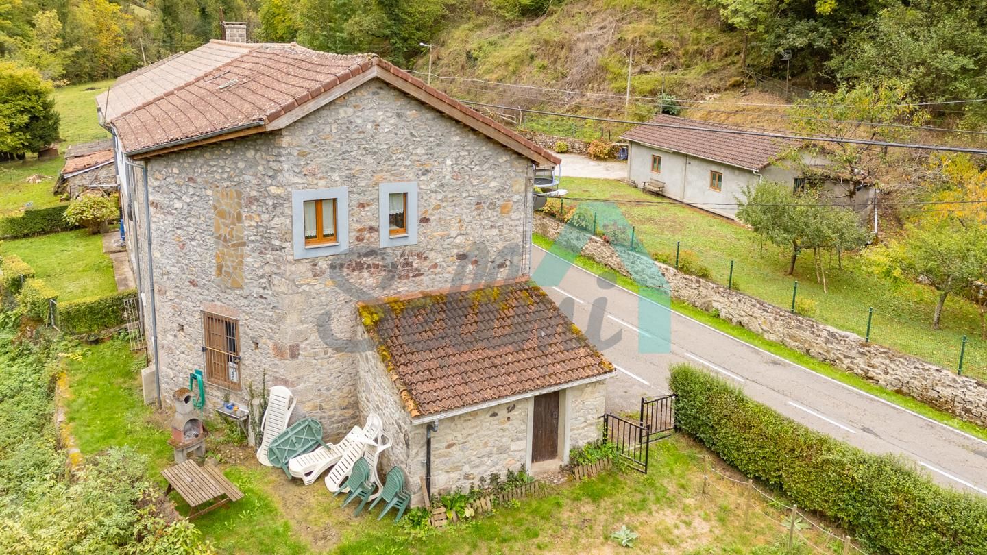 Exterior view of Single-family semi-detached for sale in Somiedo  with Private garden, Parquet flooring and Storage room