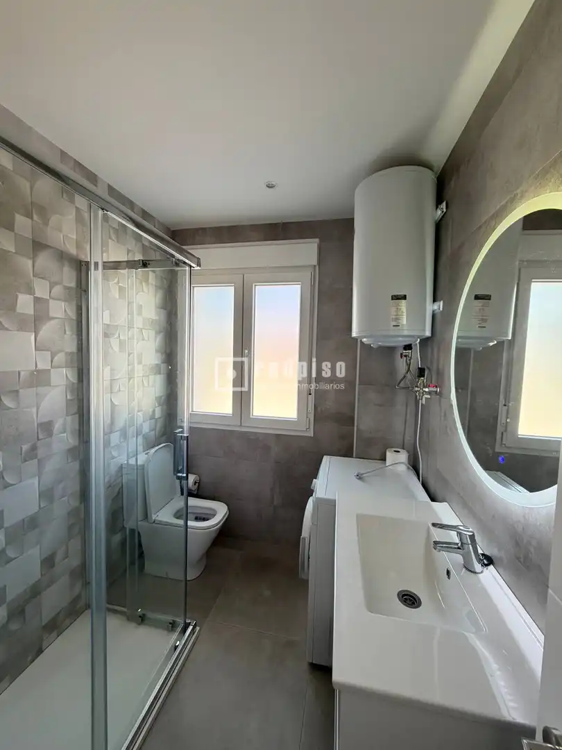 Bathroom of Flat for sale in Madrid  with Air Conditioner and Heating