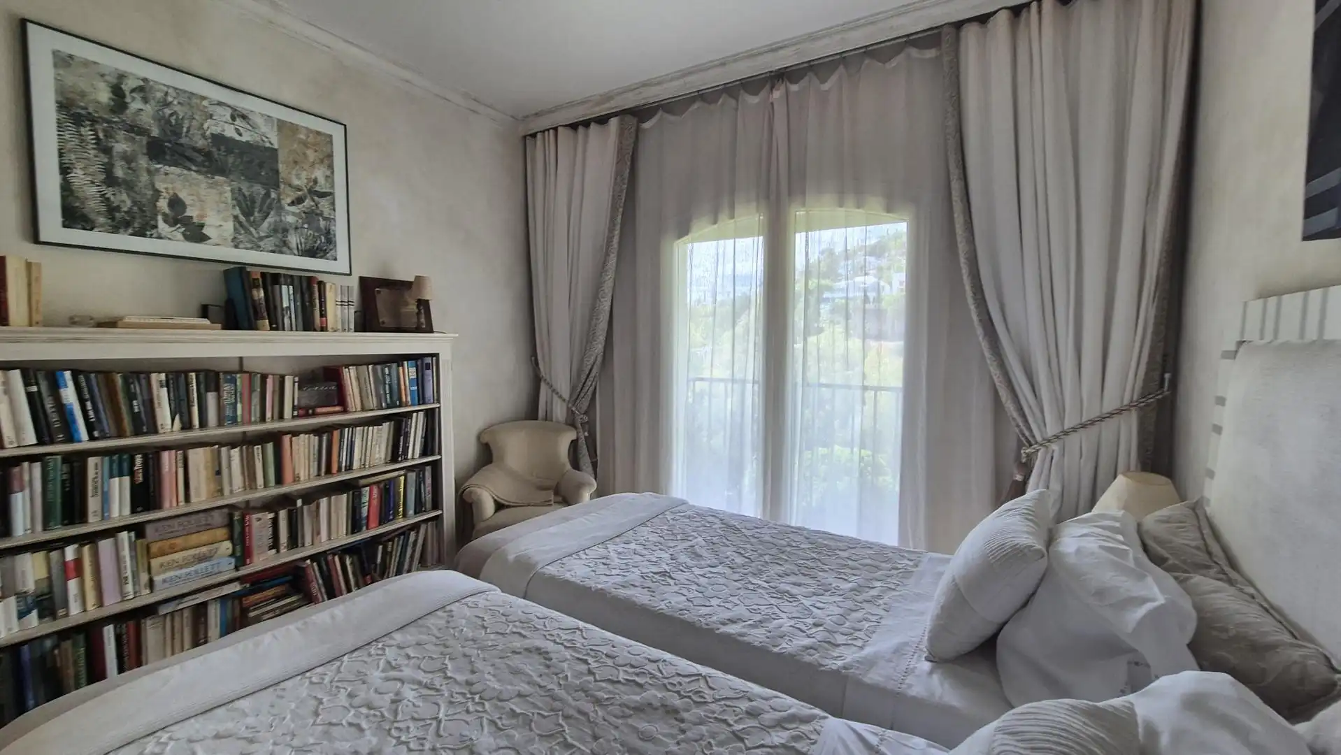 Bedroom of Houses for sale in Benahavís  with Air Conditioner, Terrace and Storage room