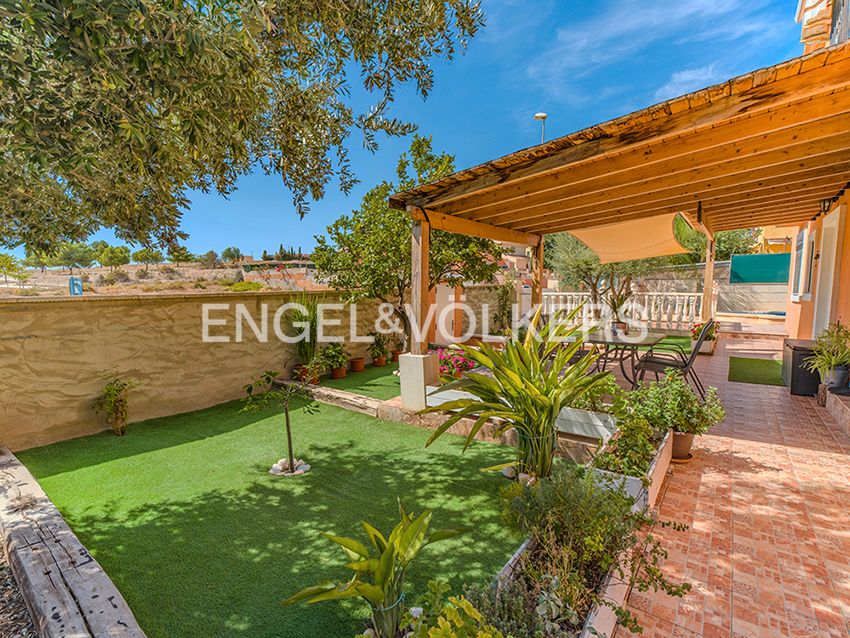 Terrace of House or chalet for sale in Mutxamel  with Air Conditioner, Heating and Private garden