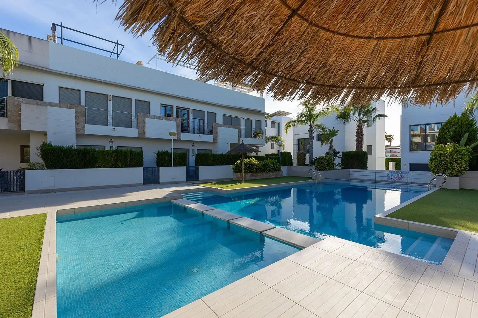 Piscina de Dúplex en venta en Rojales con Calefacción, Jardín privado y Piscina