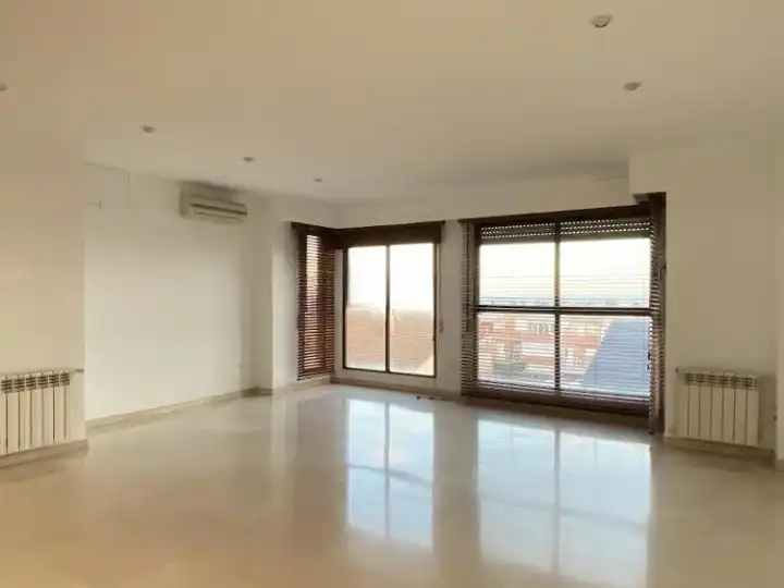 Piso de alquiler en Valencia con Aire acondicionado, Calefacción y Trastero