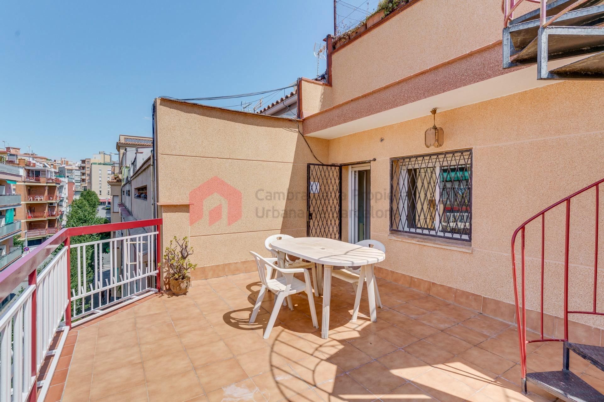 Terrassa de Pis en venda en Santa Coloma de Gramenet amb Terrassa i Balcó