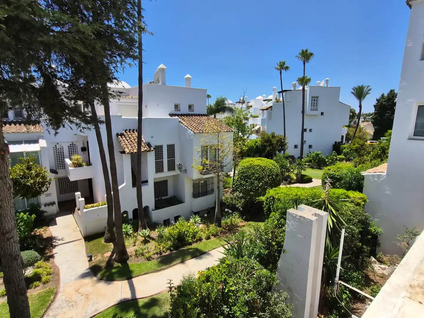 Vista exterior de Local de lloguer en Marbella amb Aire condicionat, Calefacció i Moblat