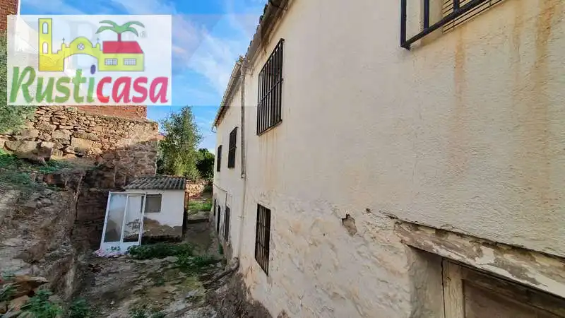 Vista exterior de Casa o chalet en venta en Baños de la Encina con Jardín privado