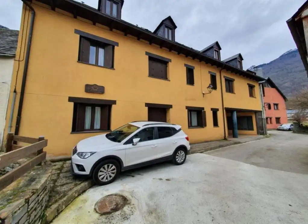 Vista exterior de Garaje en venta en Les