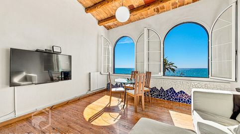 ¡Descubre este magnífico y exclusivo dúplex en venta, situado en primera línea de mar en pleno corazón de Calafell Playa!