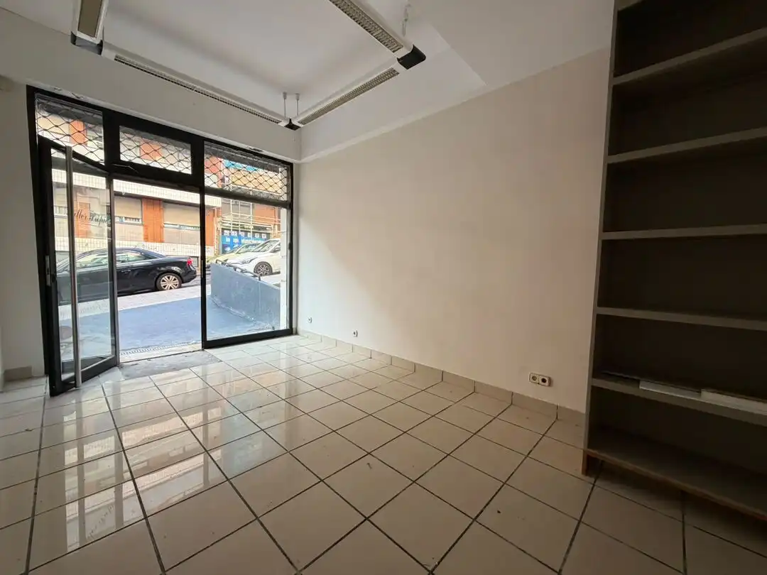 Locale commerciale in affitto a Las Arenas, imagen 2