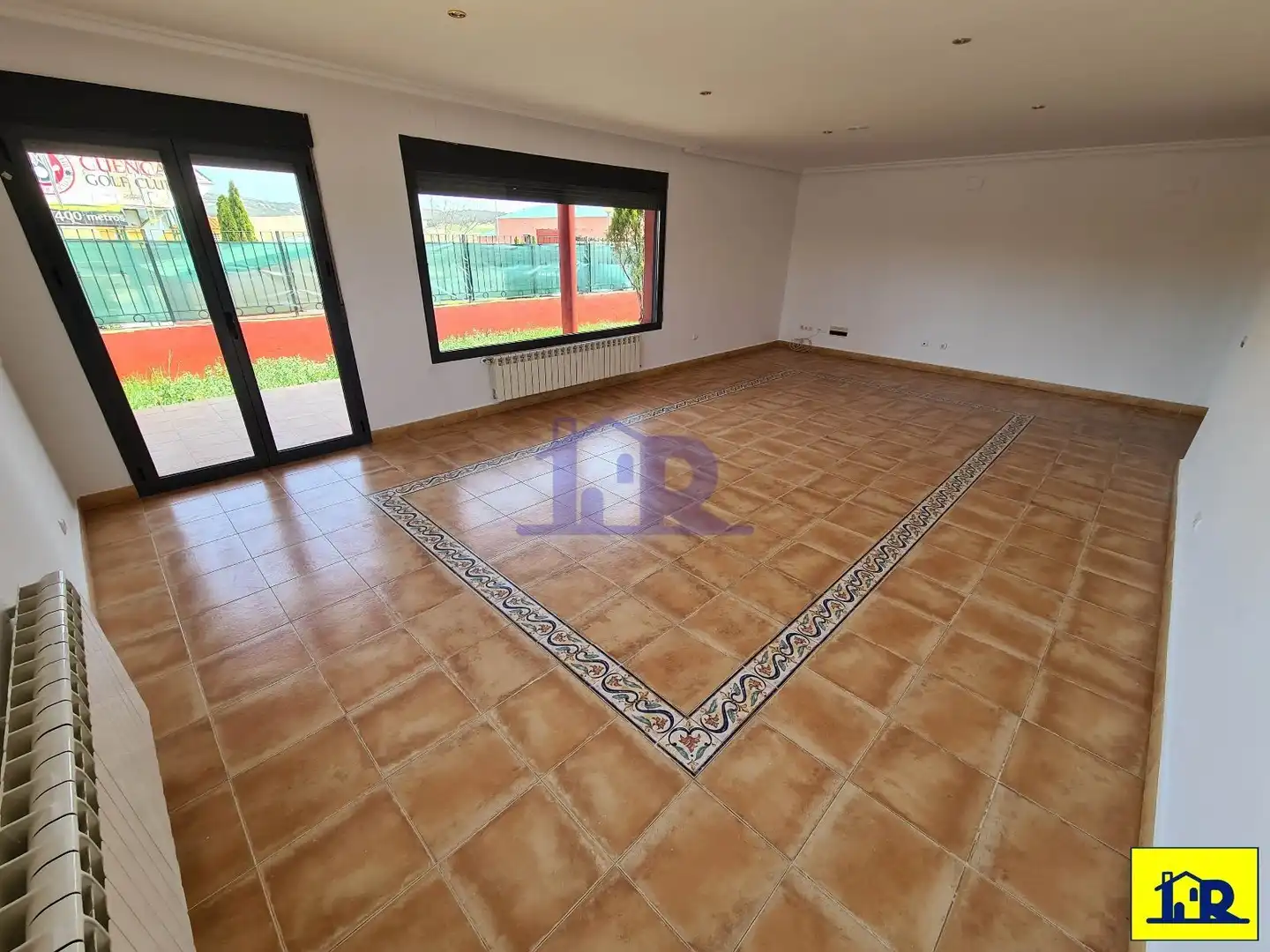 Sala d'estar de Casa adosada en venda en Villar de Olalla amb Calefacció, Jardí privat i Terrassa