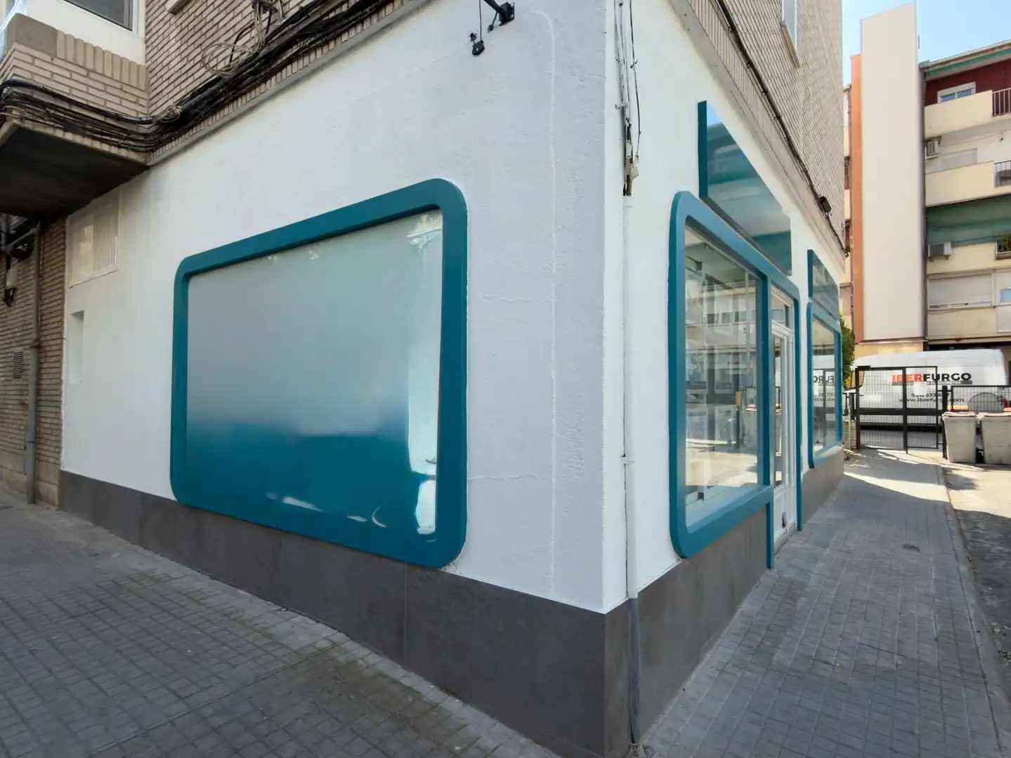 Vista exterior de Local de lloguer en Madrid amb Aire condicionat