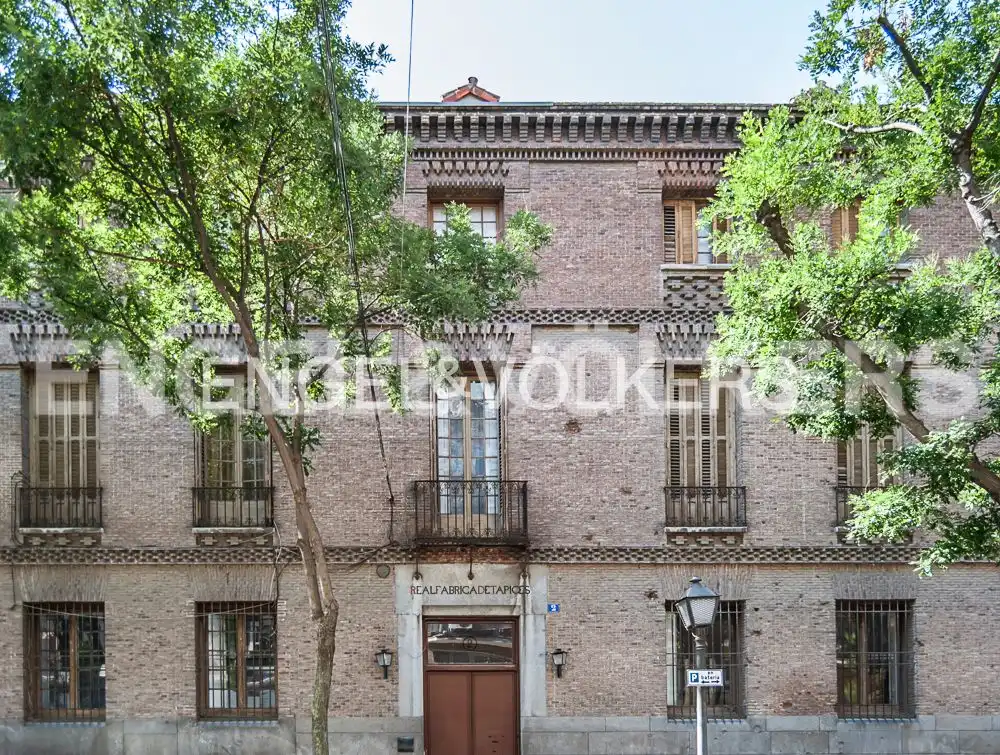 Außenansicht von Wohnung zur Miete in Madrid mit Klimaanlage, Heizung und Parkett