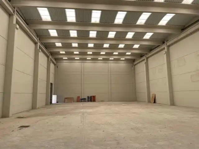 Fabrikhallen zur Miete in Urnieta