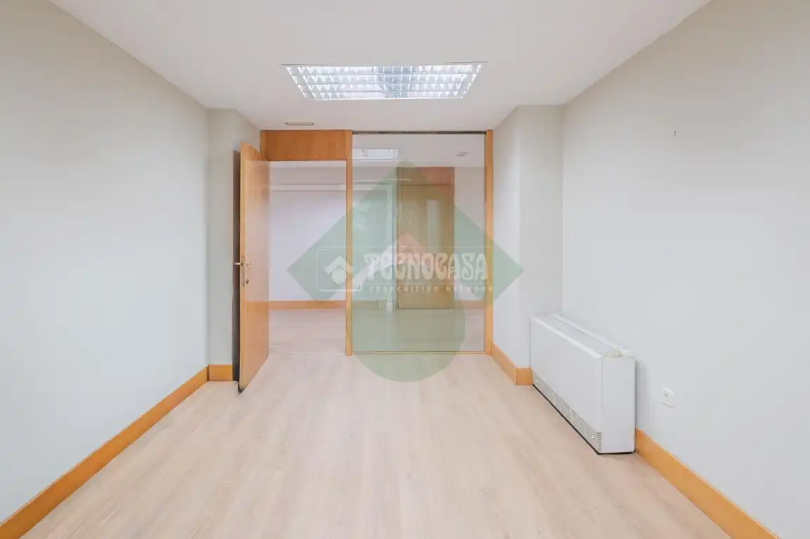 Büro zur Miete in Madrid mit Klimaanlage und Heizung