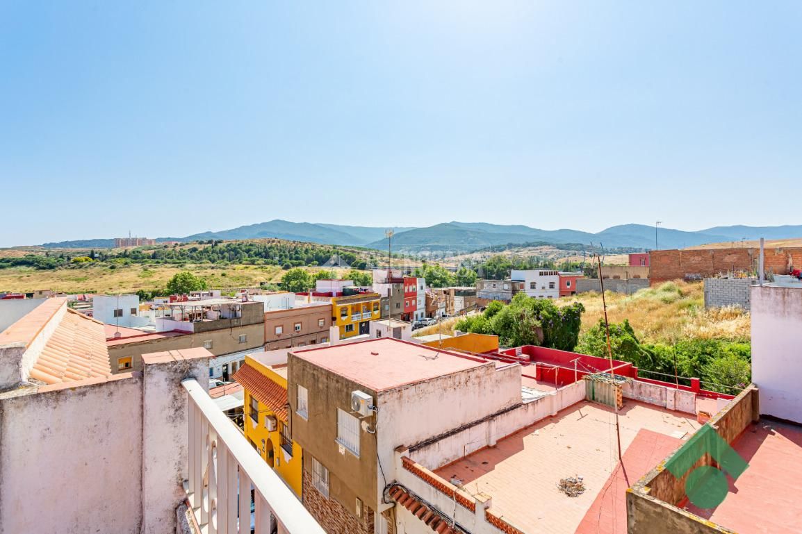 Exterior view of Single-family semi-detached for sale in Algeciras  with Terrace
