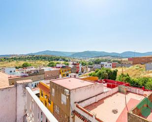 Vista exterior de Casa adosada en venda en Algeciras amb Terrassa