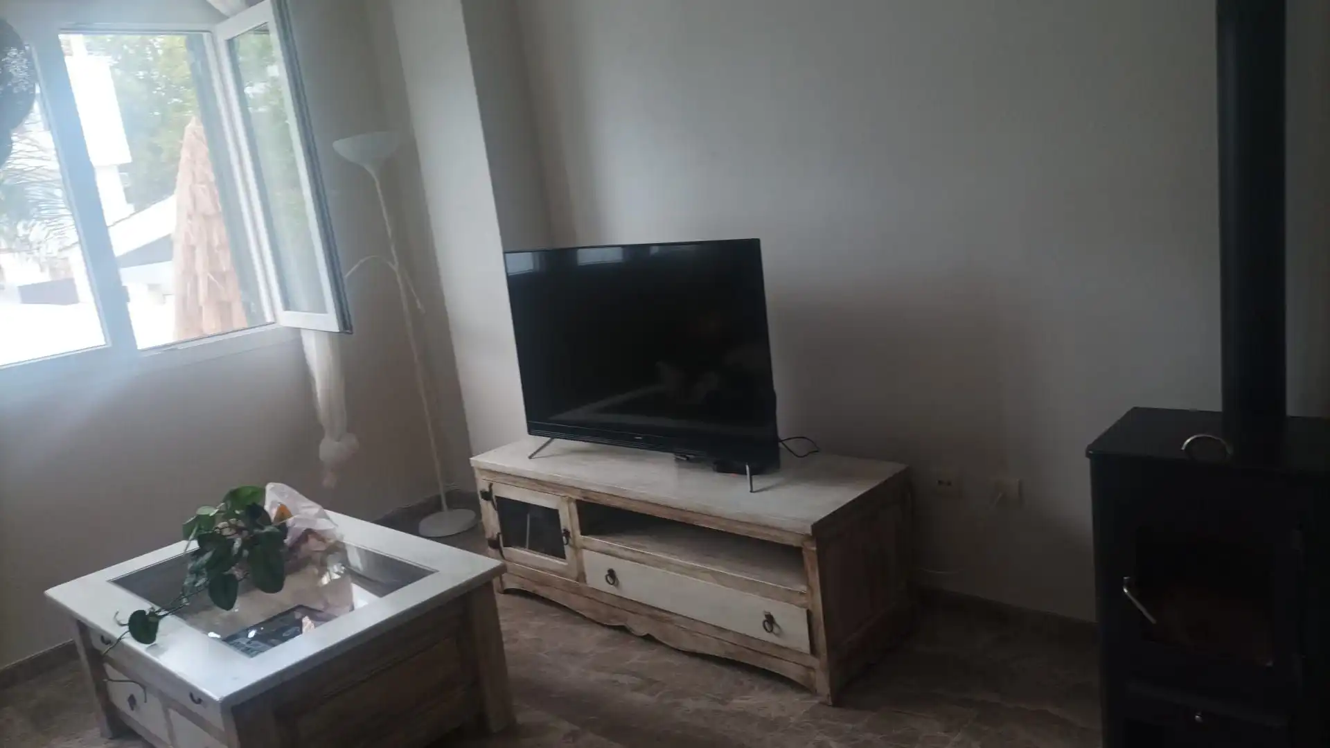 Sala d'estar de Casa adosada en venda en La Línea de la Concepción amb Aire condicionat, Jardí privat i Terrassa