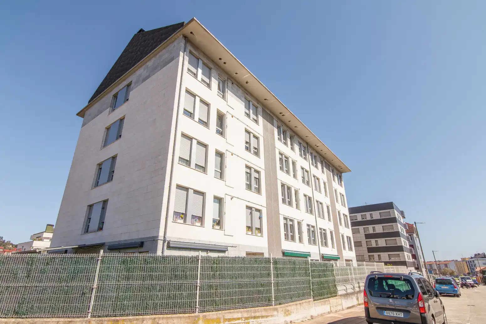 Außenansicht von Wohnung zum Verkauf in Gozón mit Heizung, Privatgarten und Abstellraum