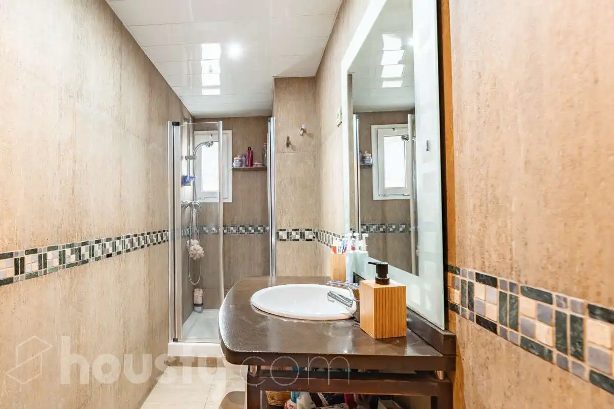 Badezimmer von Wohnung zum Verkauf in Barcelona mit Klimaanlage, Heizung und Möbliert