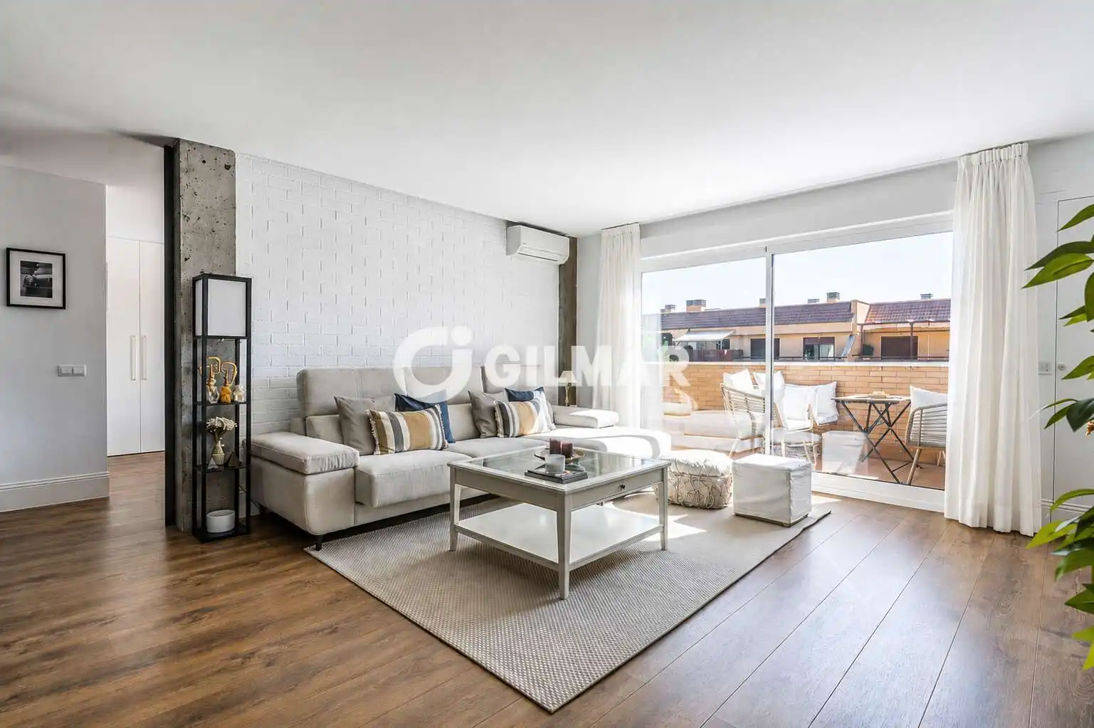 Penthouse with terrace for sale in Europolis