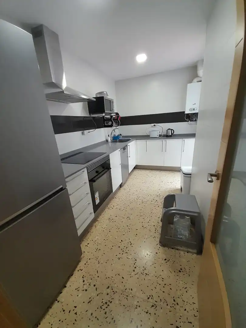 Cuina de Pis de lloguer en Valencia amb Aire condicionat, Terrassa i Moblat