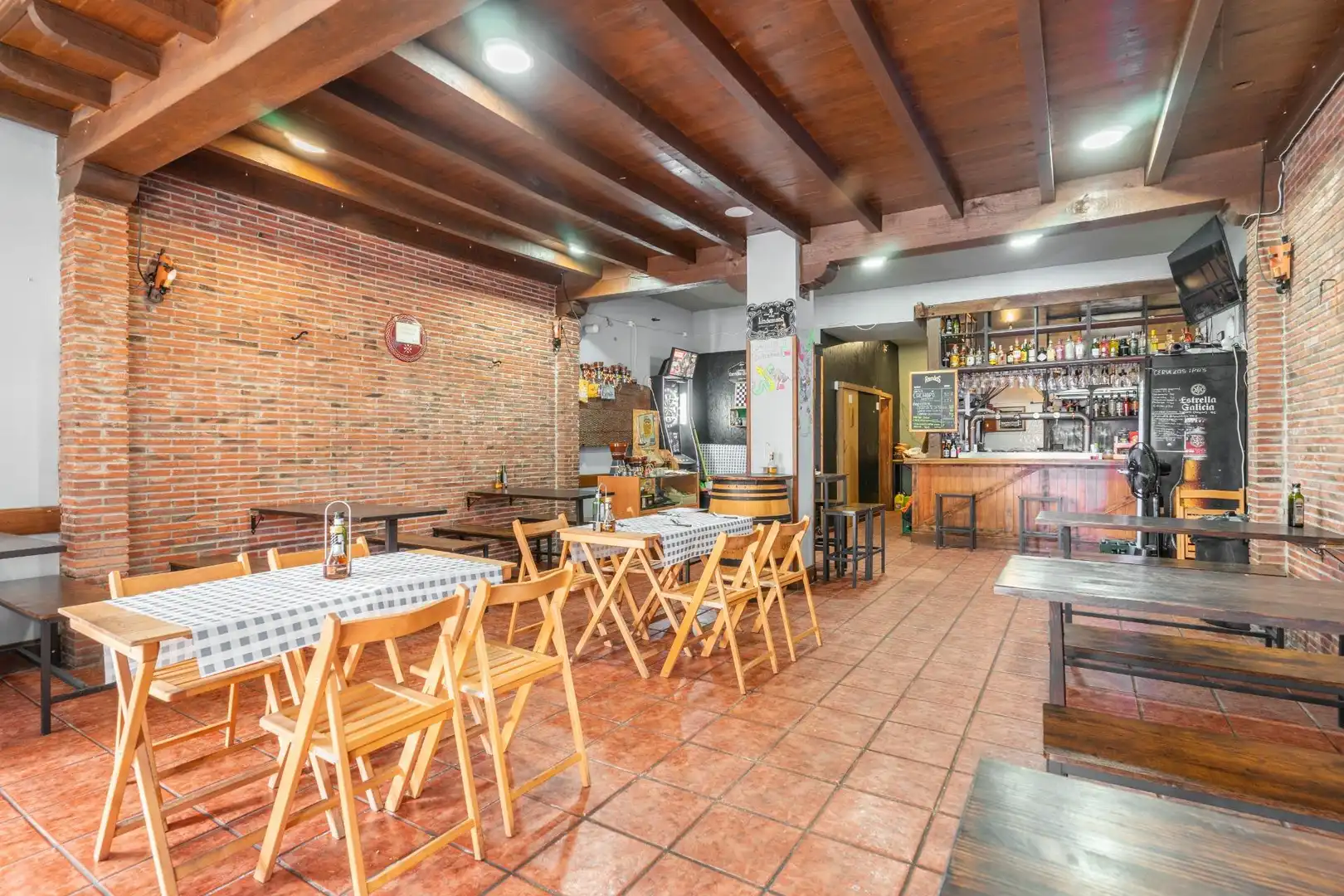 Commercial properties for rent in Parres