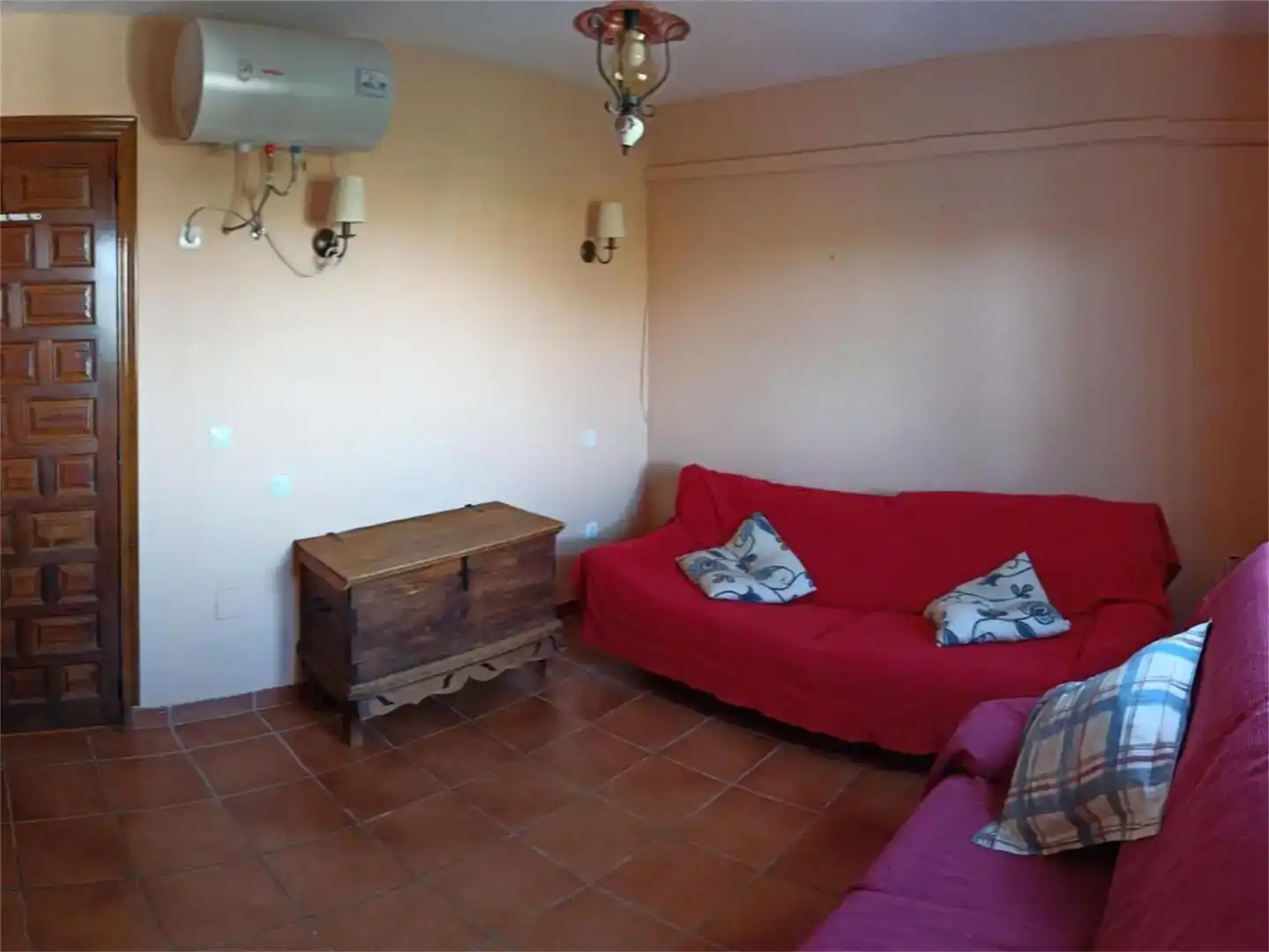 Wohnzimmer von Wohnungen zur Miete in Freila mit Klimaanlage, Privatgarten und Möbliert