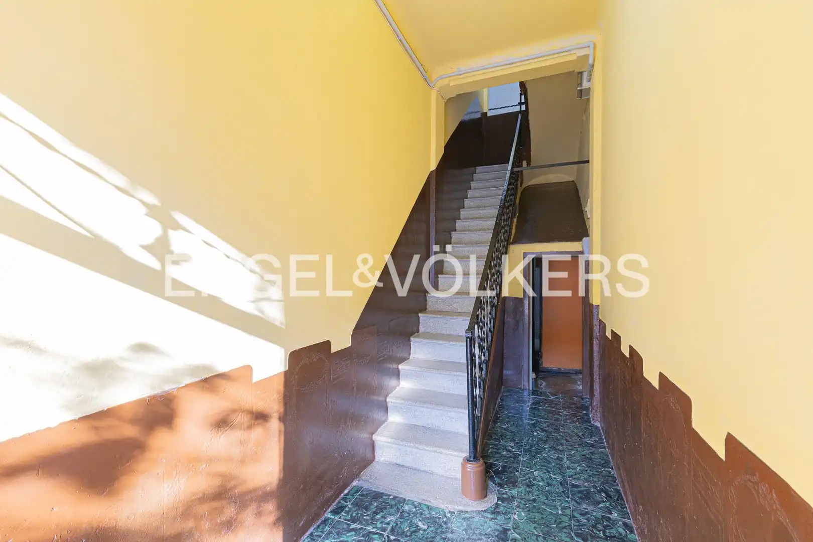 Houses for sale in Barcelona  with Heating, Terrace and Balcony