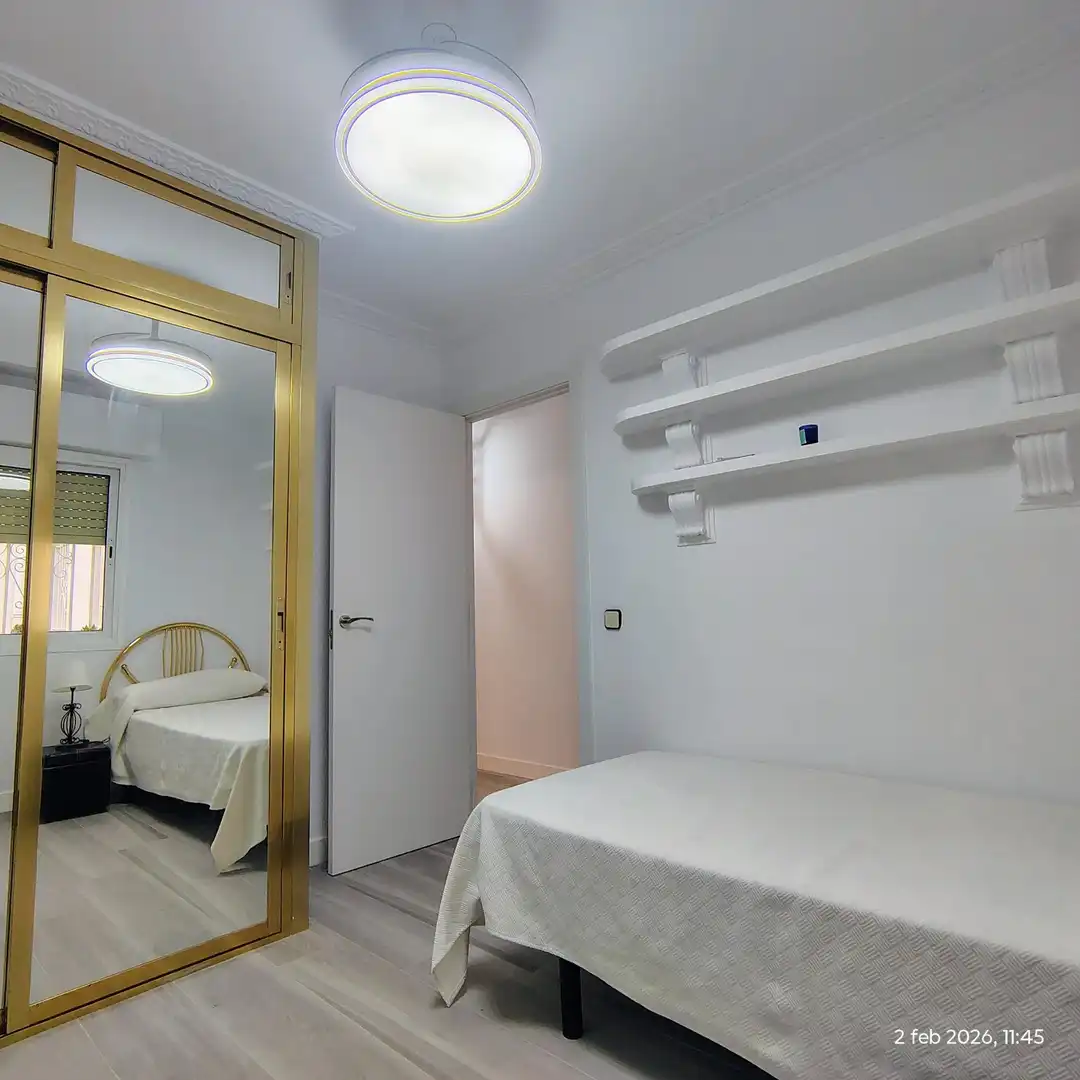 Habitación de Piso de alquiler en Sevilla con Aire acondicionado y Amueblado