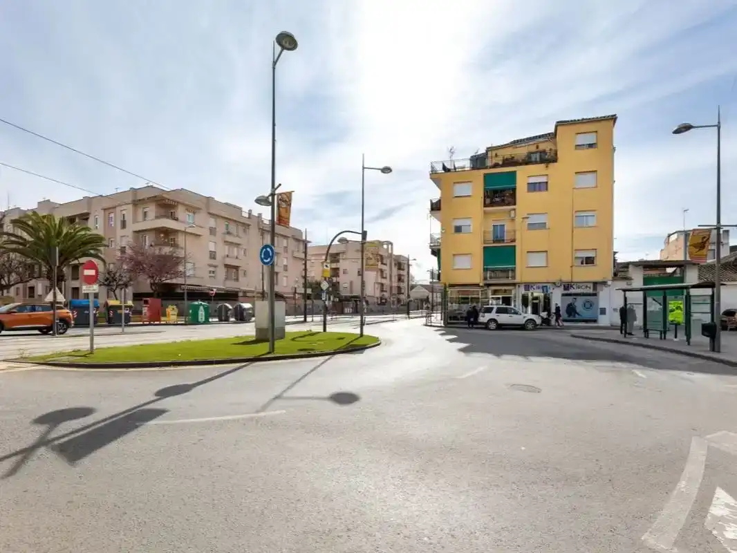 Außenansicht von Wohnung zur Miete in Granada mit Klimaanlage, Schwimmbad und Möbliert
