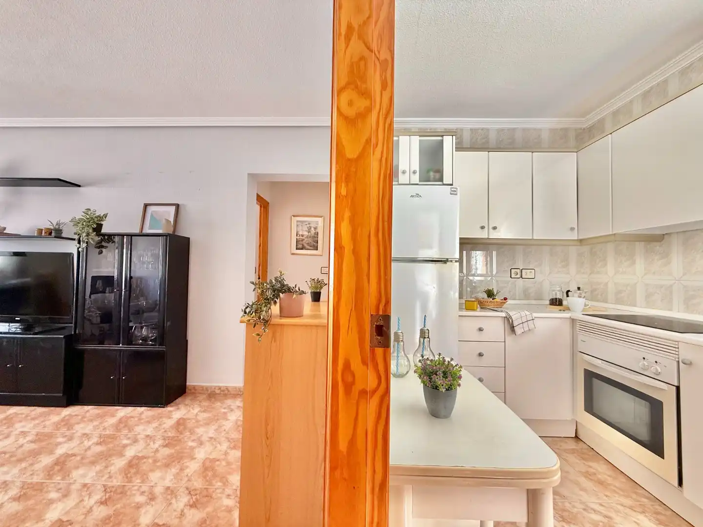 Cuina de Casa o xalet en venda en San Pedro del Pinatar amb Jardí privat, Terrassa i Rentadora