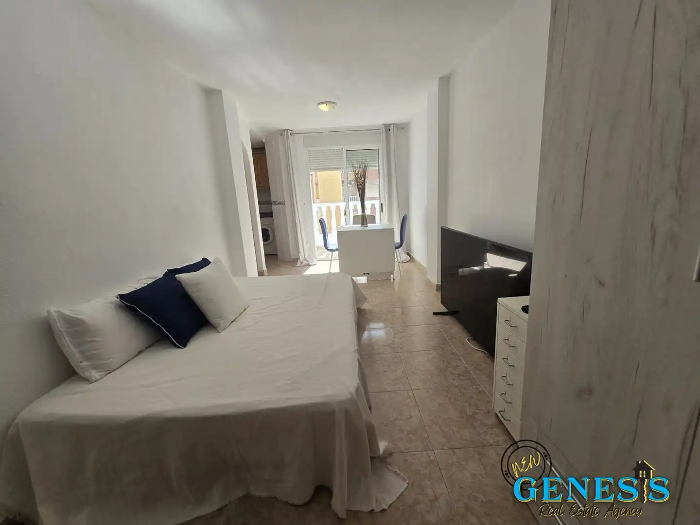 Dormitori de Estudi en venda en Torrevieja amb Moblat, Rentadora i Balcó