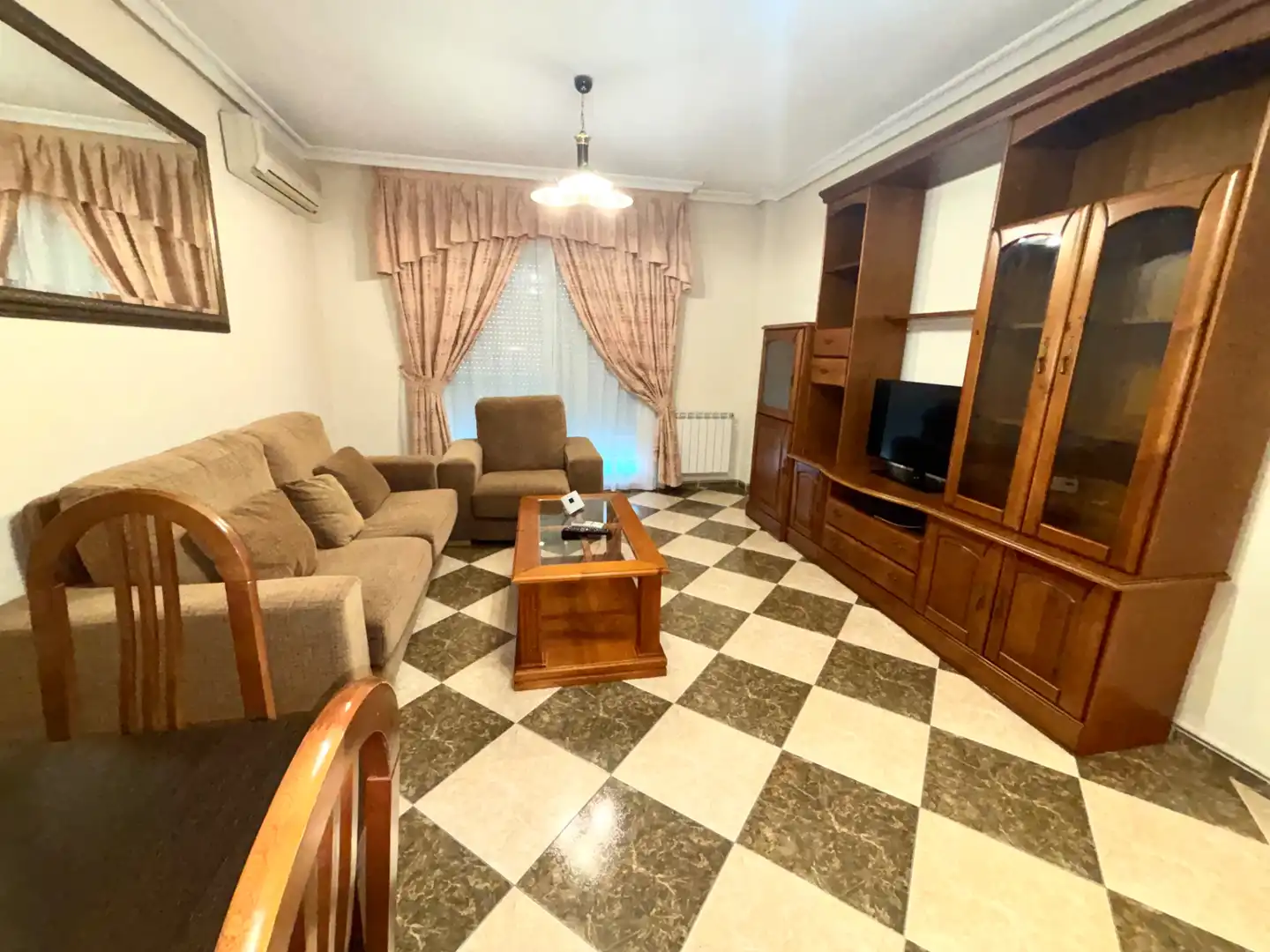Flat with lift to rent in Avenida Cañada Real 18