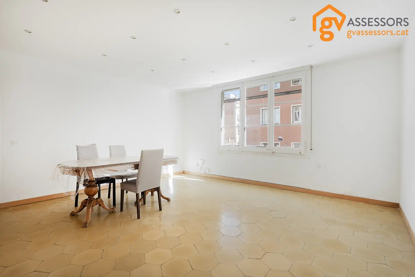 Comedor de Piso en venta en Barcelona con Horno