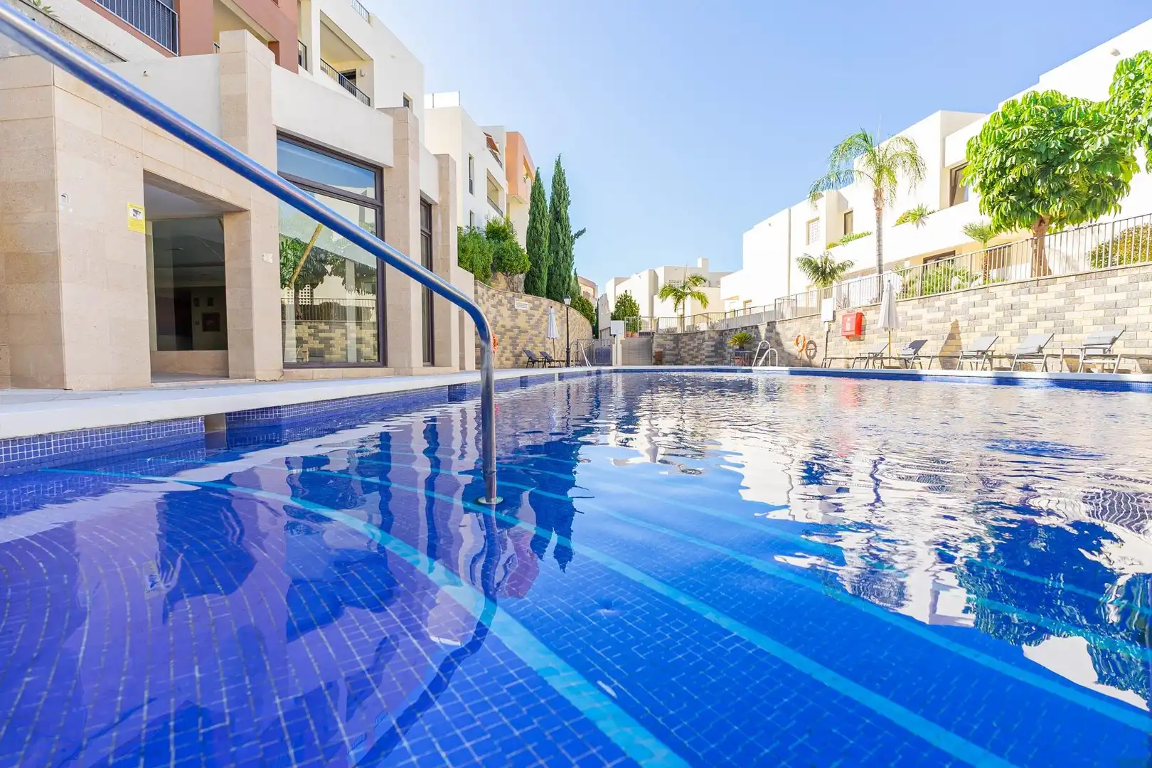Piscina de Apartament en venda en Marbella amb Aire condicionat, Calefacció i Jardí privat