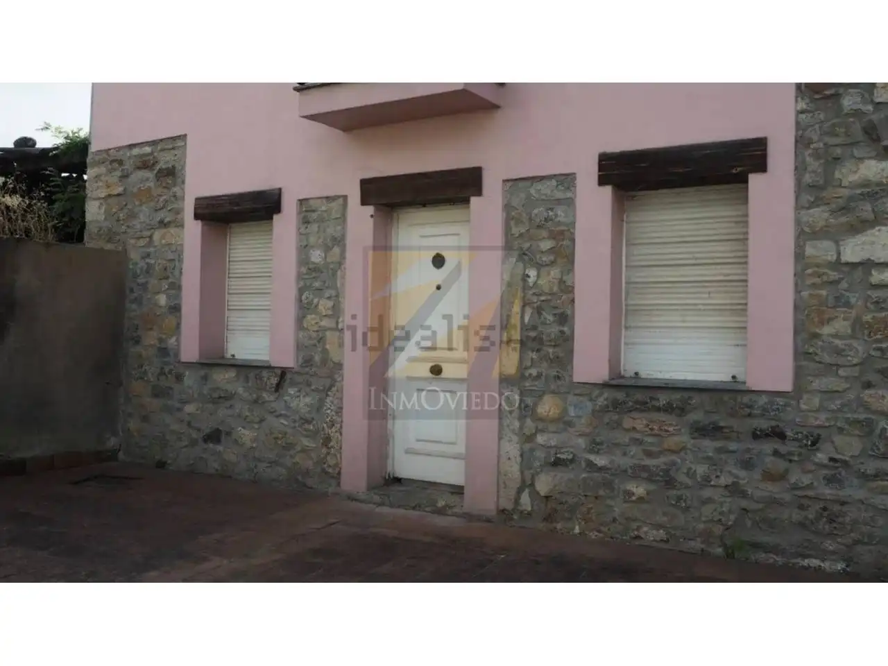 Vista exterior de Casa o xalet en venda en Oviedo  amb Terrassa