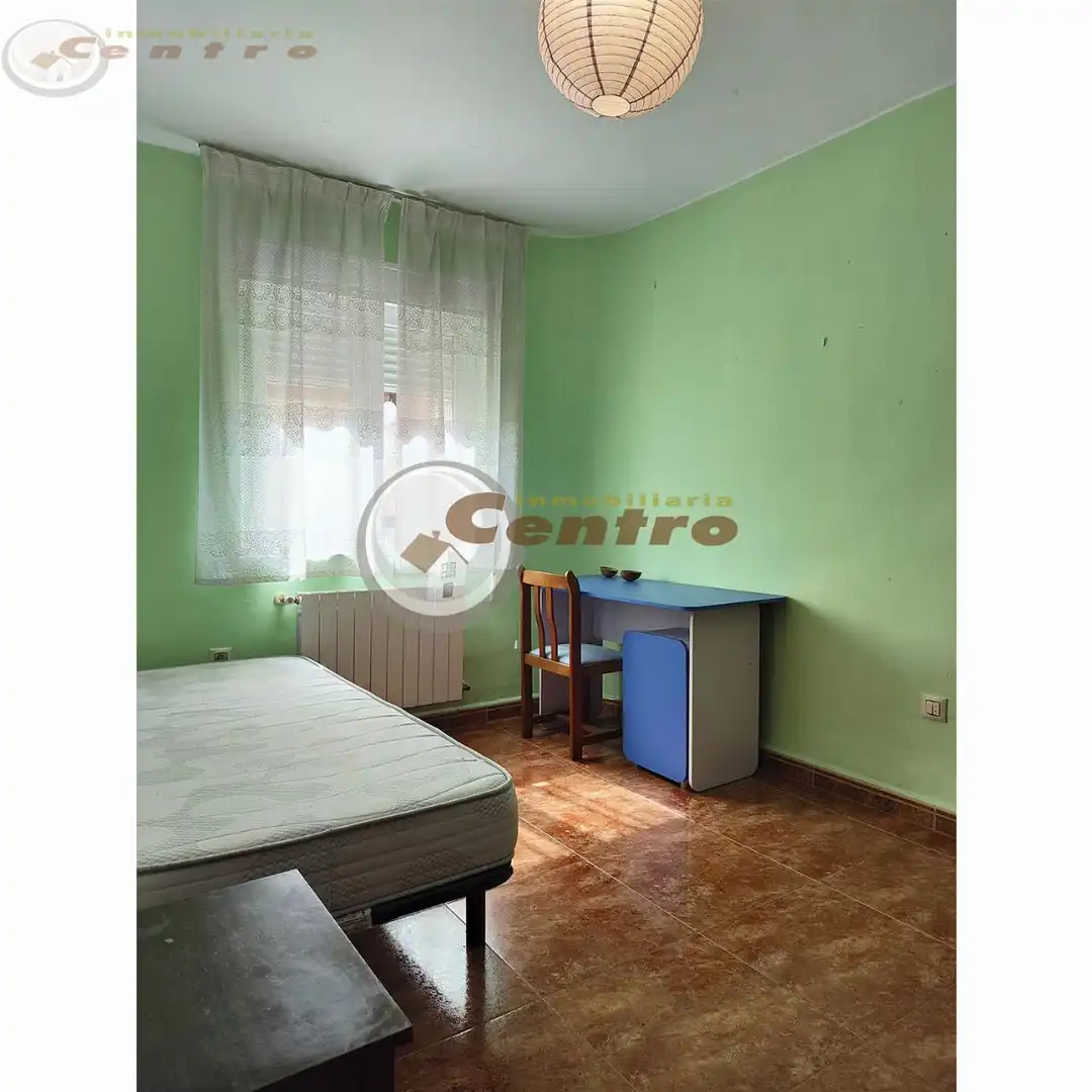 Flat for rent in antonio gotor, Parque Sur