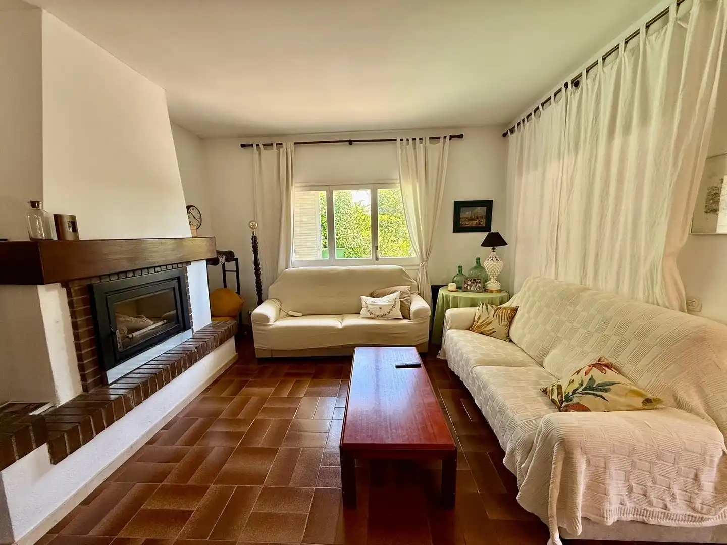 Sala de estar de Casa o chalet en venta en La Torre de Claramunt con Aire acondicionado, Calefacción y Jardín privado