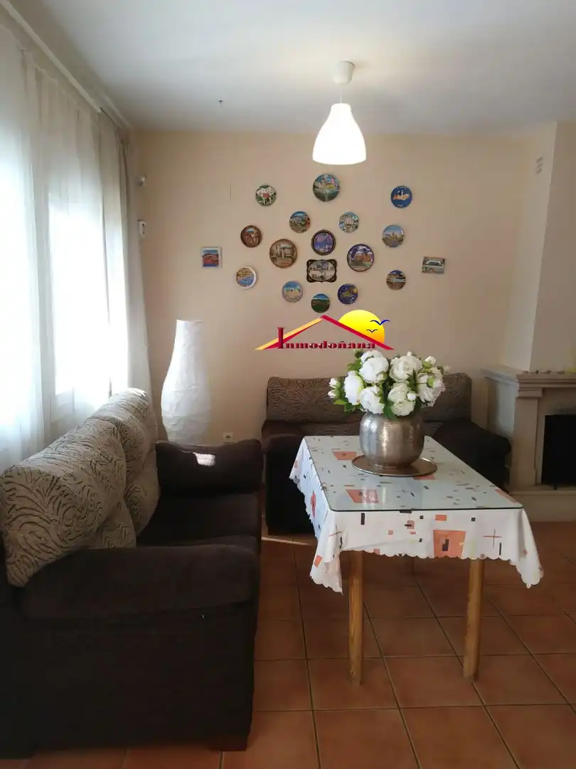 Sala d'estar de Casa adosada en venda en Almonte amb Terrassa, Traster i Moblat
