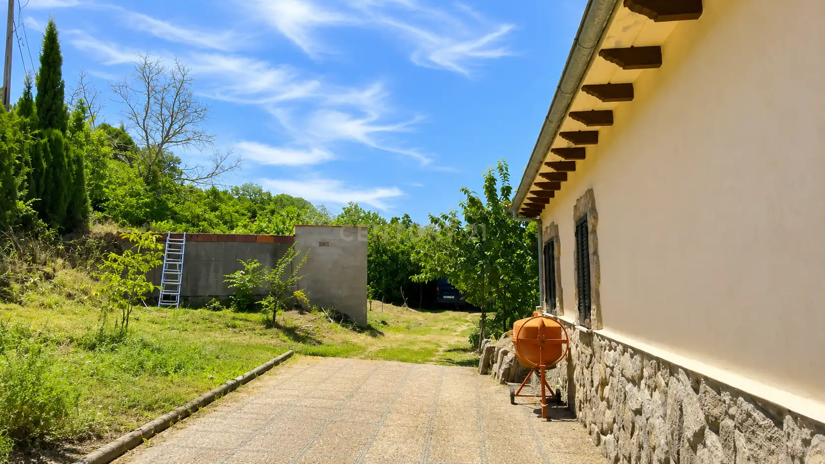 Vista exterior de Casa o xalet en venda en Hervás amb Jardí privat i Balcó