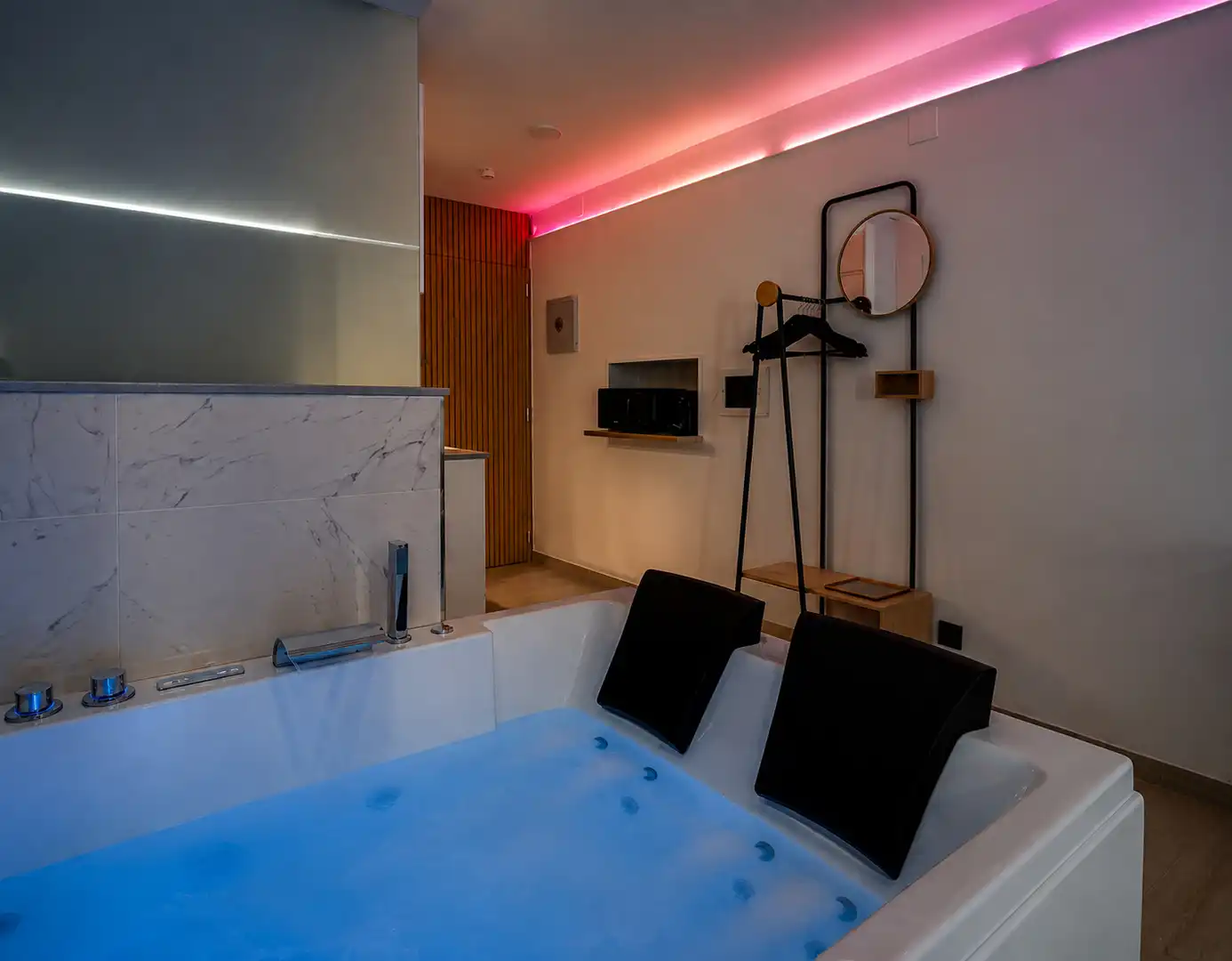 Bathroom of Study for sale in Empuriabrava  with Air Conditioner and Jacuzzi